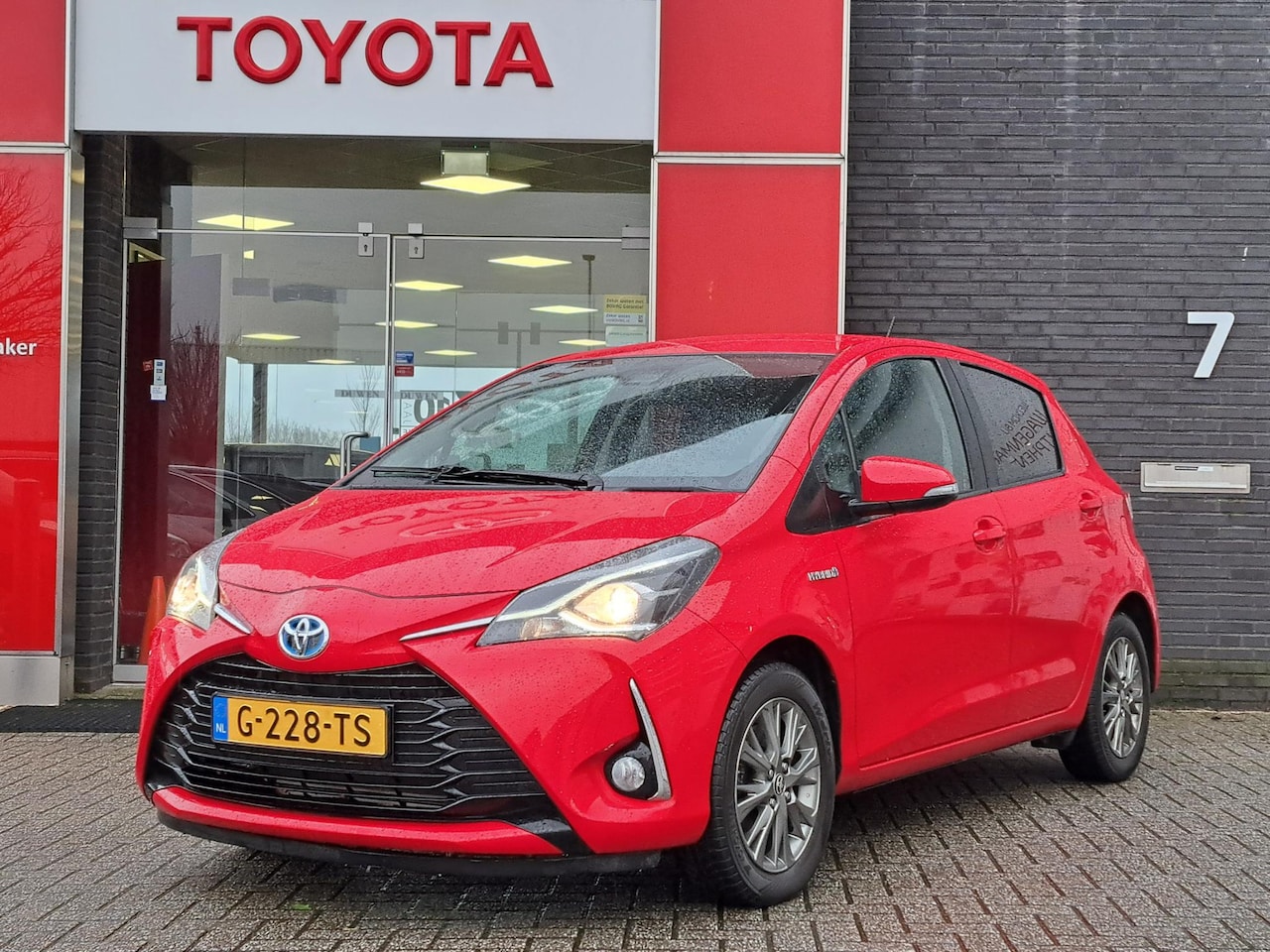 Toyota Yaris - 1.5 Hybrid Dynamic 1.5 HYBRID DYNAMIC - AutoWereld.nl