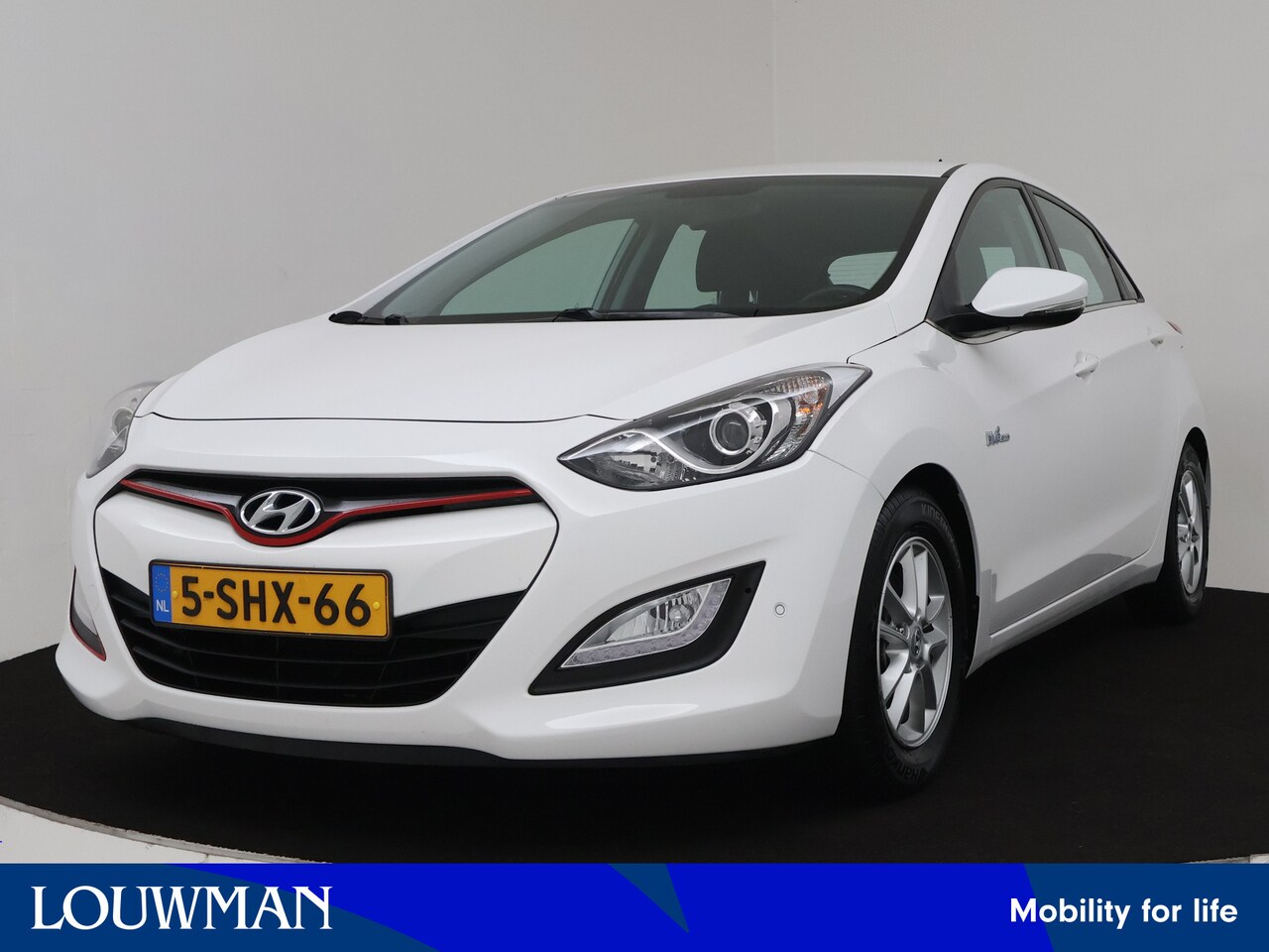 Hyundai i30 - 1.6 GDI i-Drive | LM Velgen | Climate control | Navigatie | Radio BT | Achteruitrijcamera - AutoWereld.nl