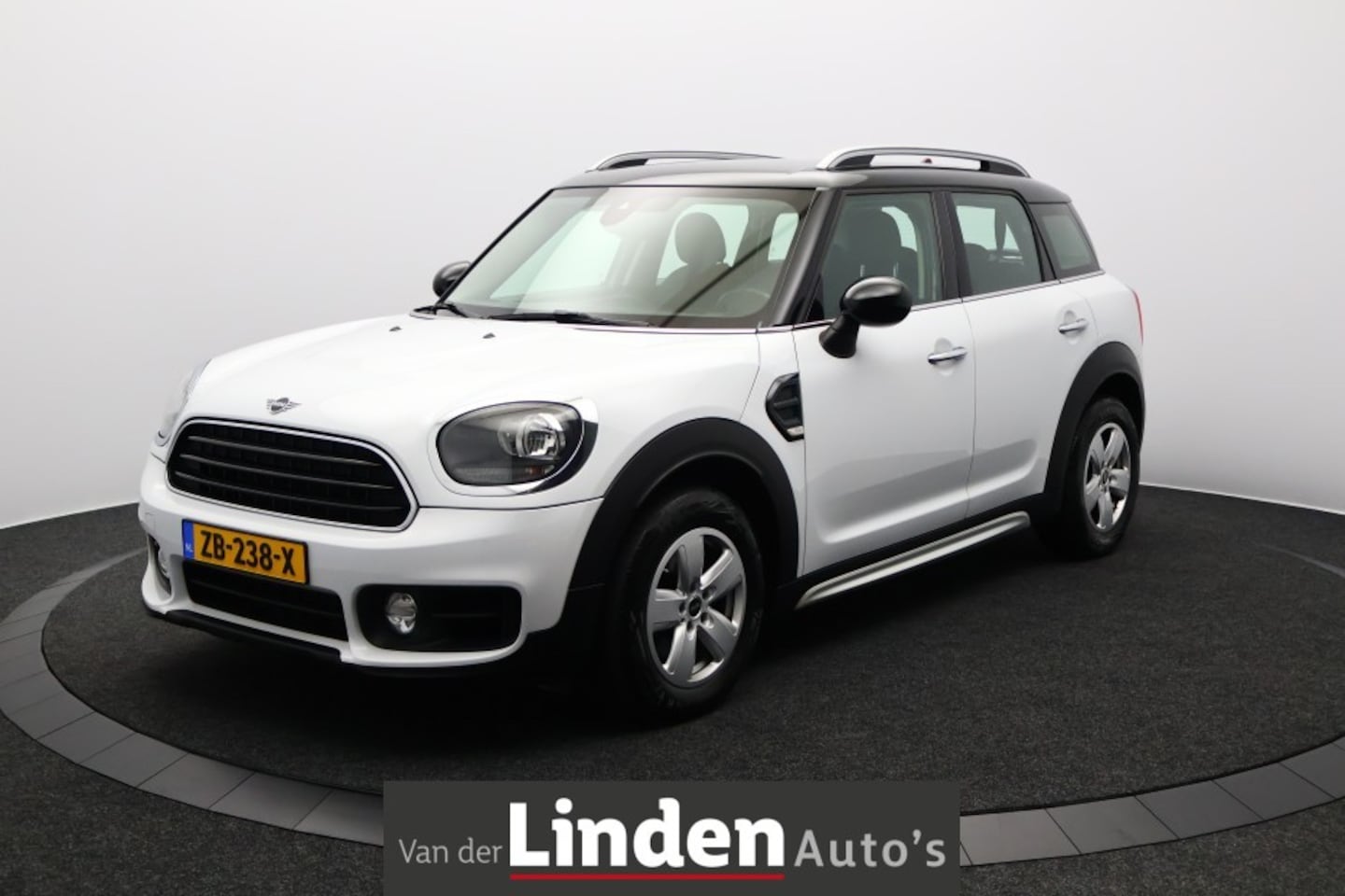 MINI Countryman - 1.5 Cooper | Cruise | 16'' Velgen | Navigatie | Two-Tone | Airco - AutoWereld.nl