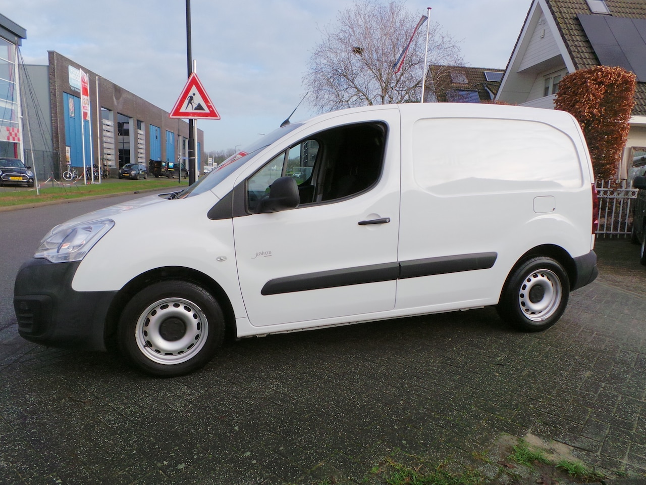 Peugeot Partner - 120 1.6 BlueHDi 75 L1 Premium Airco,Navi,Cruise,Schuifdeur,Enz EURO 6 - AutoWereld.nl