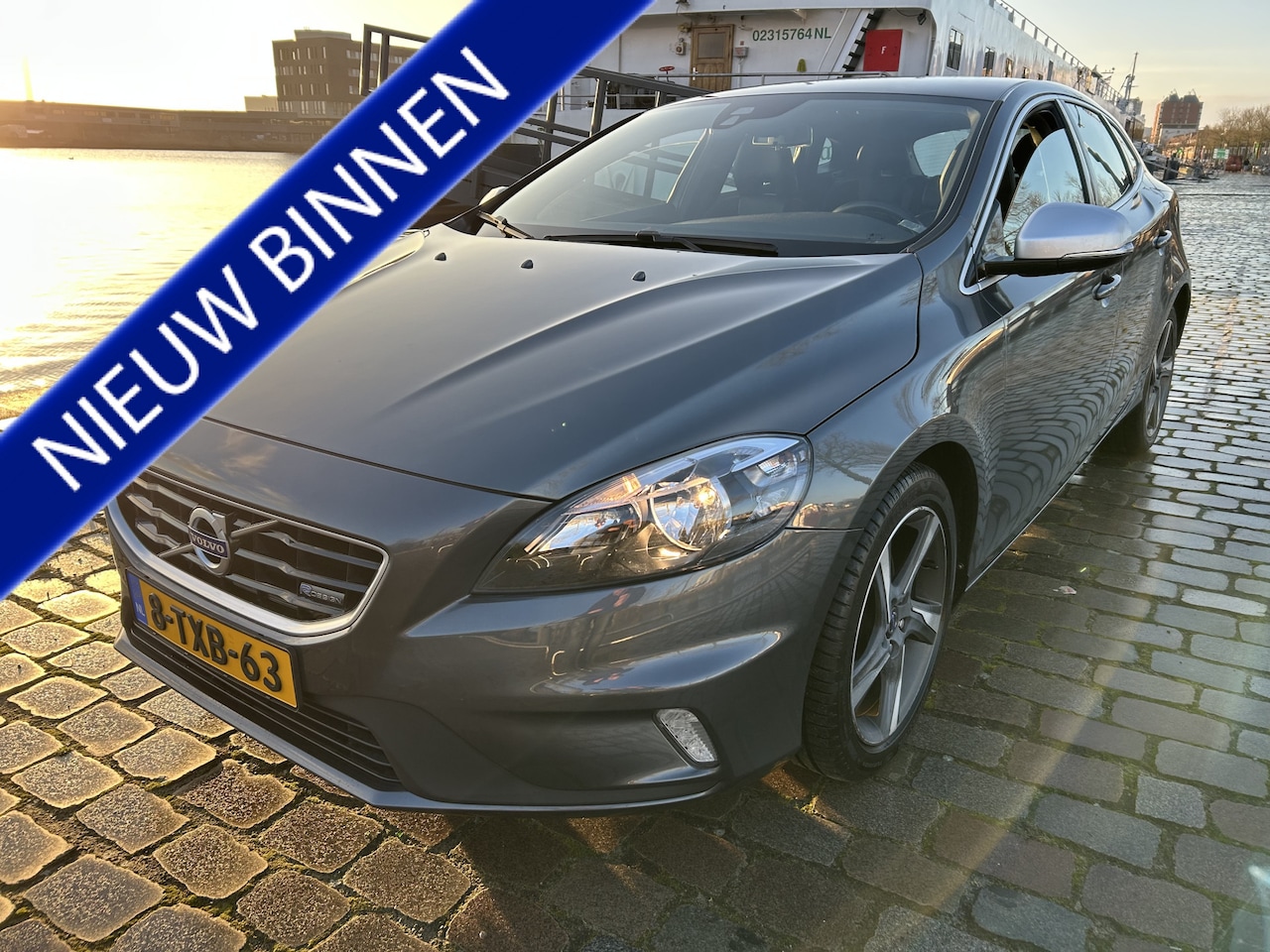 Volvo V40 - 1.6 T3 R-Design navi airco/ecc Nieuwstraat - AutoWereld.nl