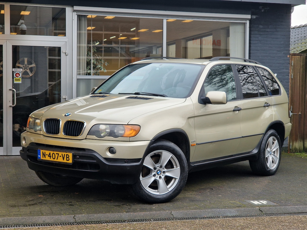 BMW X5 - 3.0i Executive YOUNGTIMER / LEDER / CARPLAY / PDC - AutoWereld.nl