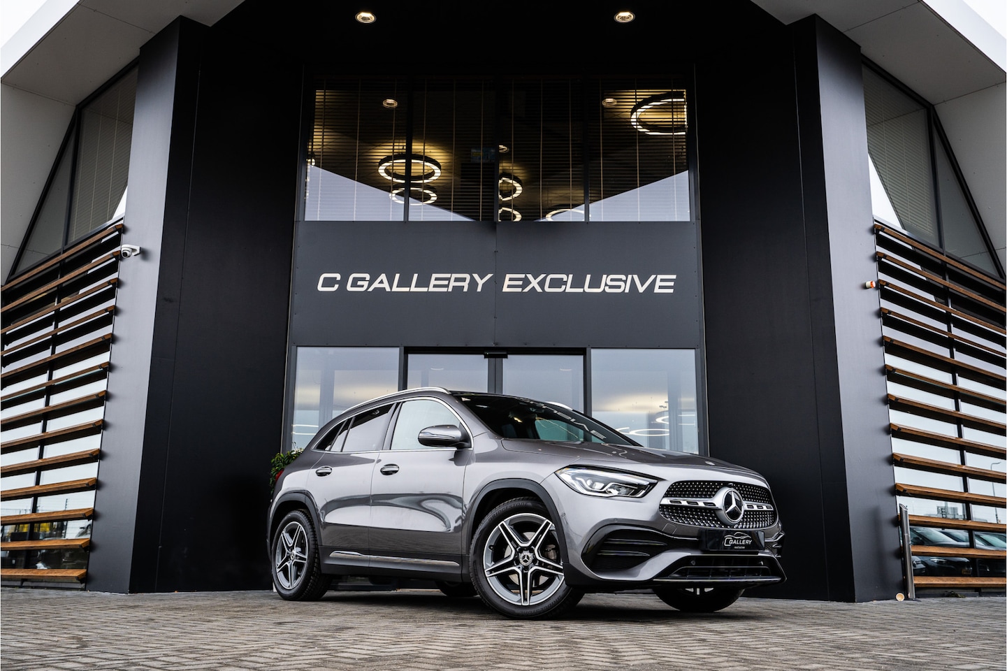 Mercedes-Benz GLA-Klasse - 200 AMG Line - Panorama | Carbon | Carplay | Sfeerverlichting - AutoWereld.nl