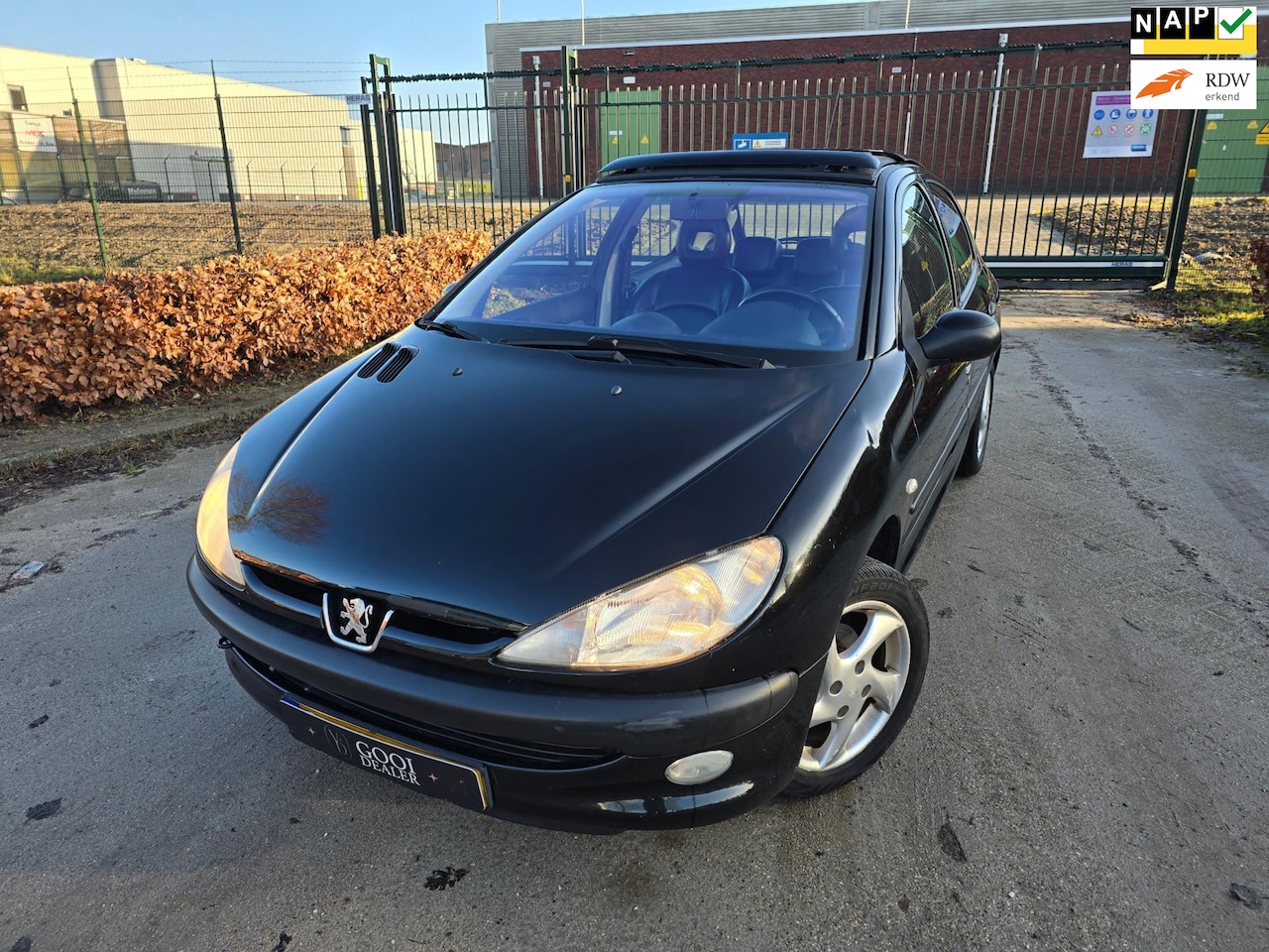 Peugeot 206 - 1.4 XR AUTOMAAT PANO LEDER!! - AutoWereld.nl