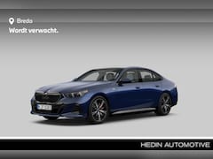 BMW 5-serie - sedan 530e | Comfort Access | Driving Assistant Professional | Panoramadak | Harman Kardon