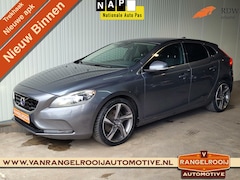 Volvo V40 - 1.6 T3 Momentum, xenon, stoelverw., voorruitverw., trekhaak, clima