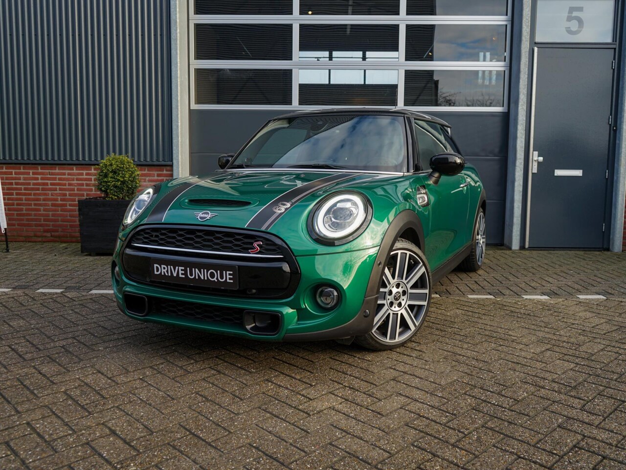 MINI Cooper S - Mini 2.0 60 Years Edition Adaptive cruise, camera+sensoren, Apple Carplay, Navigatie prof. - AutoWereld.nl