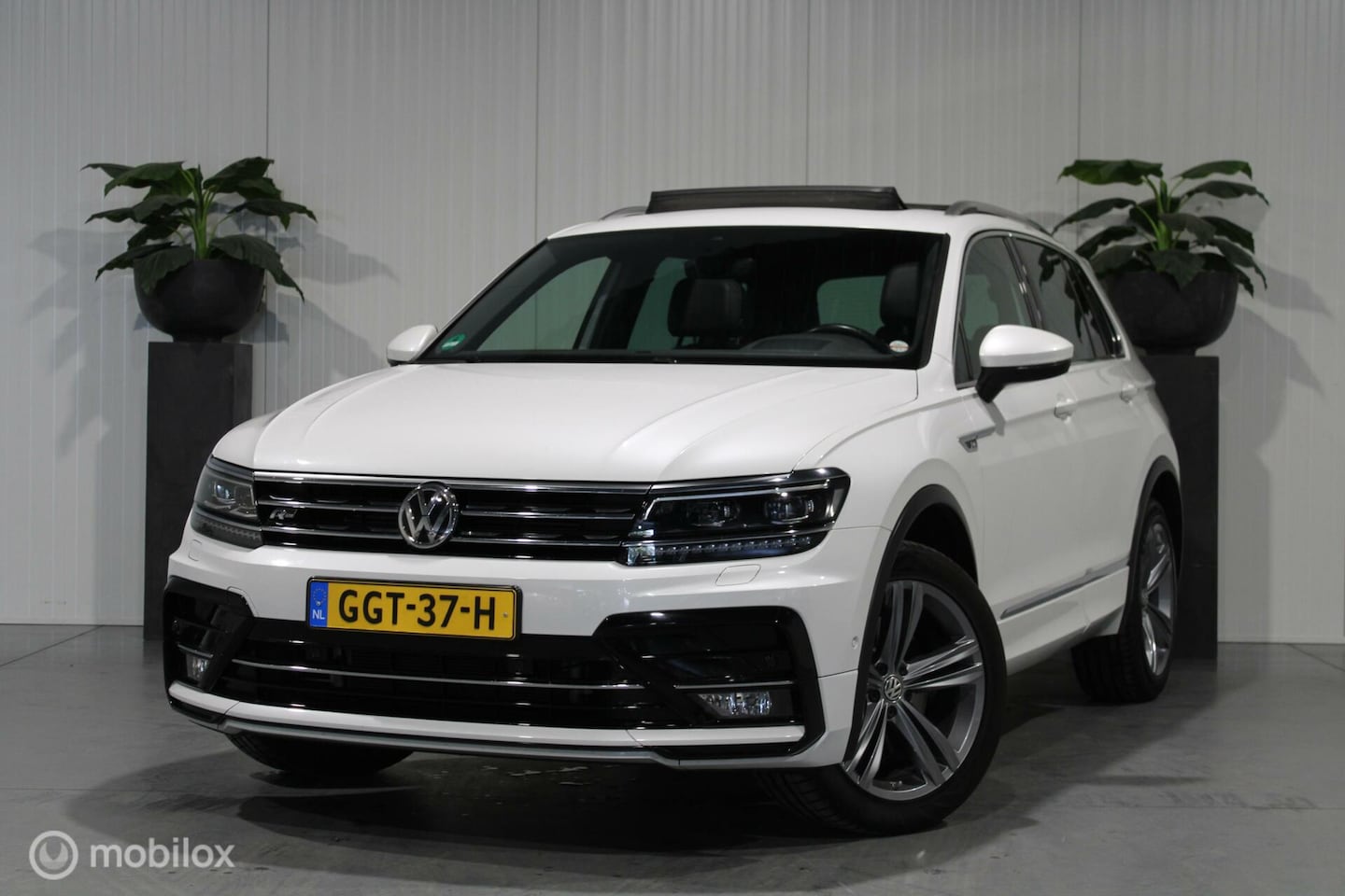 Volkswagen Tiguan - 2.0 TSI 4Motion Highline Business R 2.0 TSI 4Motion Highline Business R - AutoWereld.nl