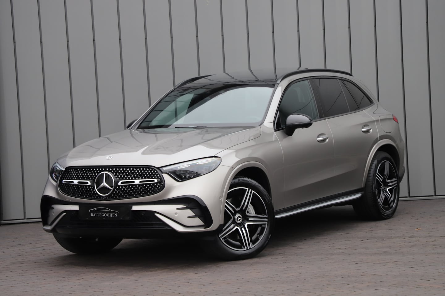 Mercedes-Benz GLC-klasse - 300e AMG 4-Matic Aut9 | 313PK | Luchtvering | 4W-sturing | Pano | Distronic | Keyles-go | - AutoWereld.nl