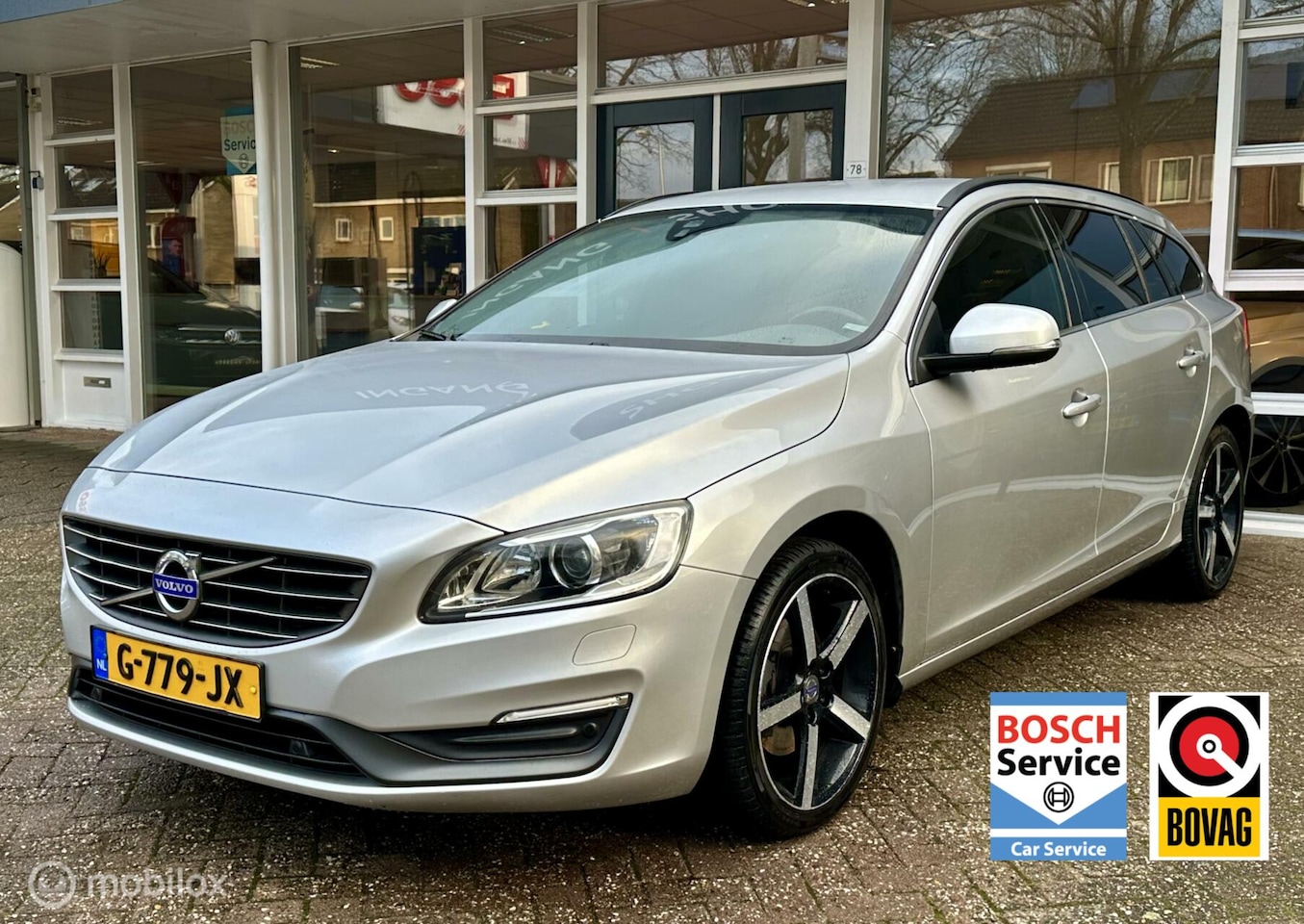 Volvo V60 - 1.6 T3 Summum Xenon, Navi, Bluetooth, Pdc, LM.. - AutoWereld.nl