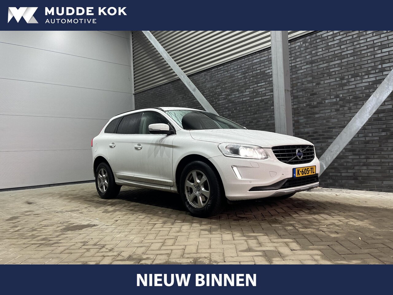 Volvo XC60 - D3 FWD Momentum | Automaat | Xenon | Stoelverwarming | Elektrische Achterklep | Getint Gla - AutoWereld.nl