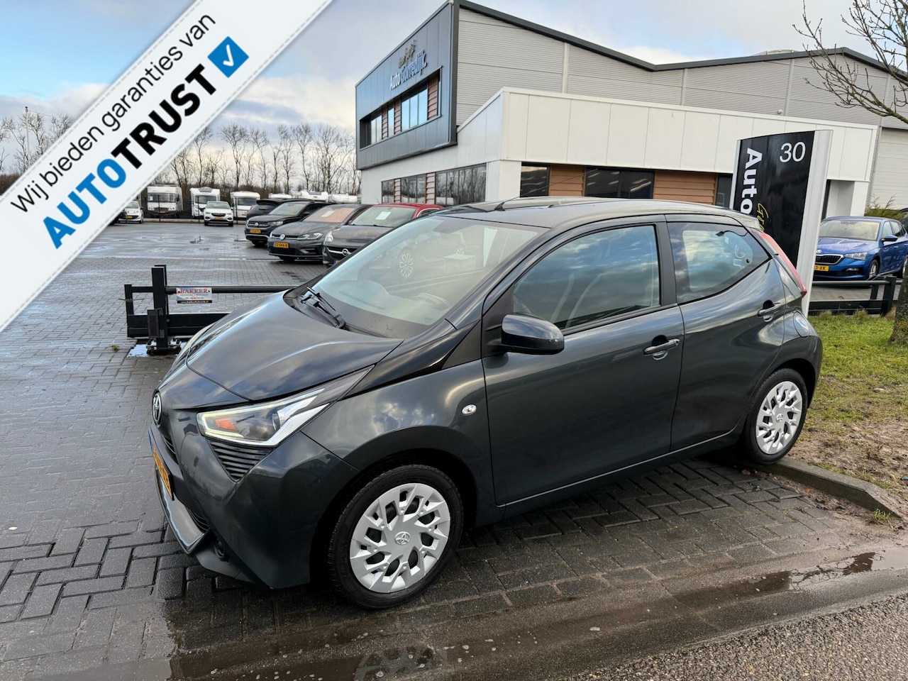 Toyota Aygo - 1.0 VVT-i x-play LTD NAVI-AIRCO-5 DEURS - AutoWereld.nl