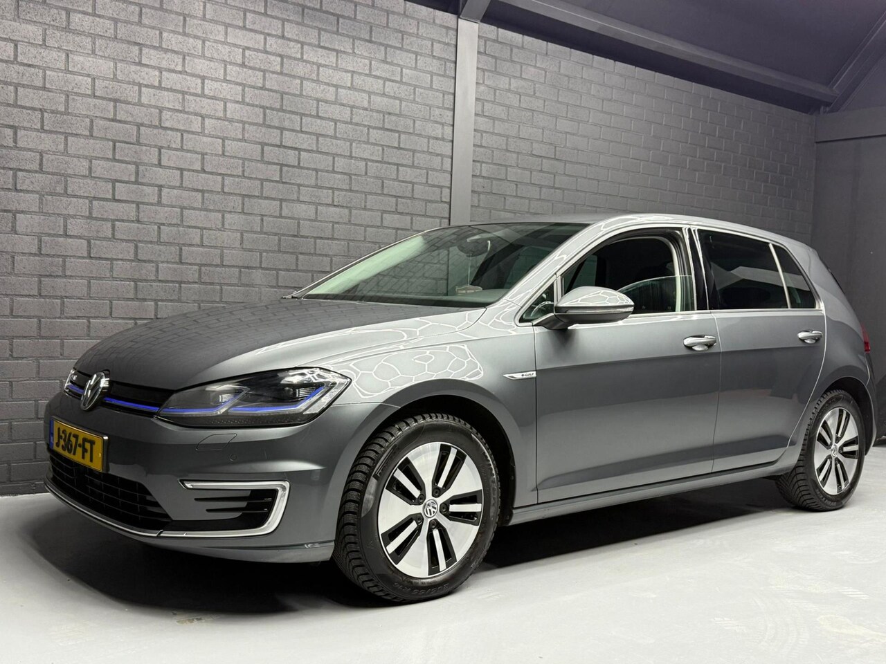 Volkswagen e-Golf - E-DITION CAMERA | PDC | NAVI | CARPLAY | 1STE EIGENAAR | STOELVER | BTW | NWE APK - AutoWereld.nl