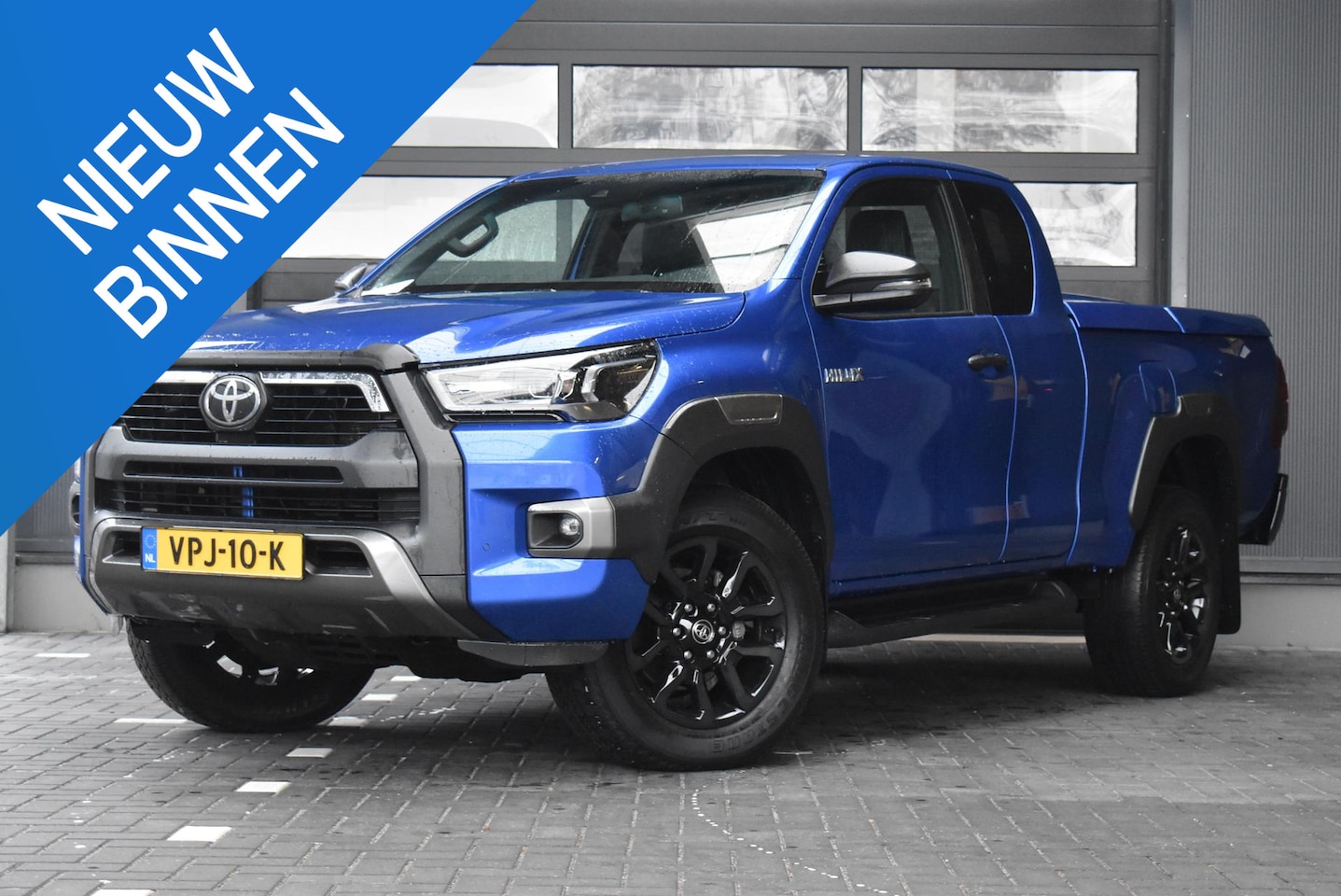 Toyota HiLux - 2.8 D-4D Xtra Cab Invincible Automaat / NIEUW BINNEN / 3.500 KG TREKGEWICHT / STOELVERWARM - AutoWereld.nl