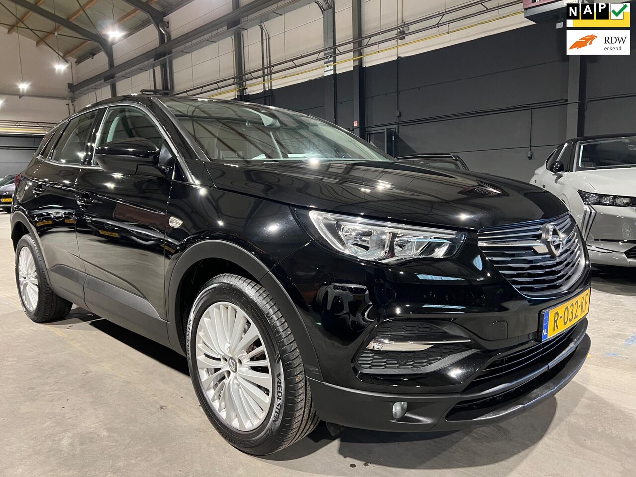 Opel Grandland X - 1.2 Turbo Business Executive - Automaat - Climate - Cruise - Navigatie - AutoWereld.nl