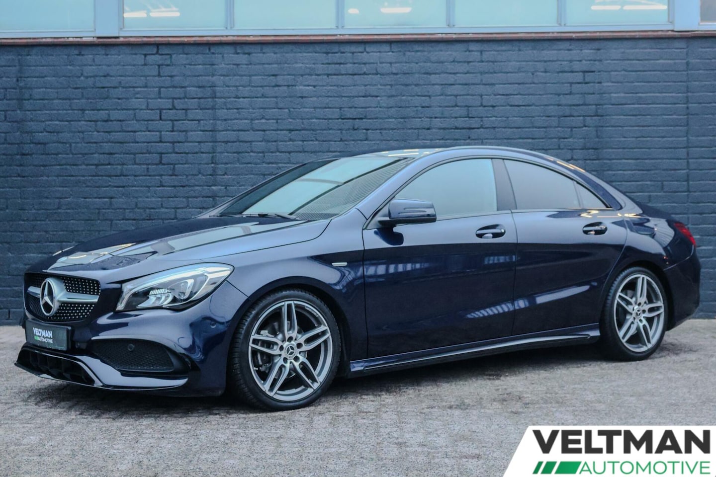 Mercedes-Benz CLA-Klasse - 180 AMG LINE CAMERA SFEER TREKHAAK CARPLAY 37700KM! NLAUTO - AutoWereld.nl