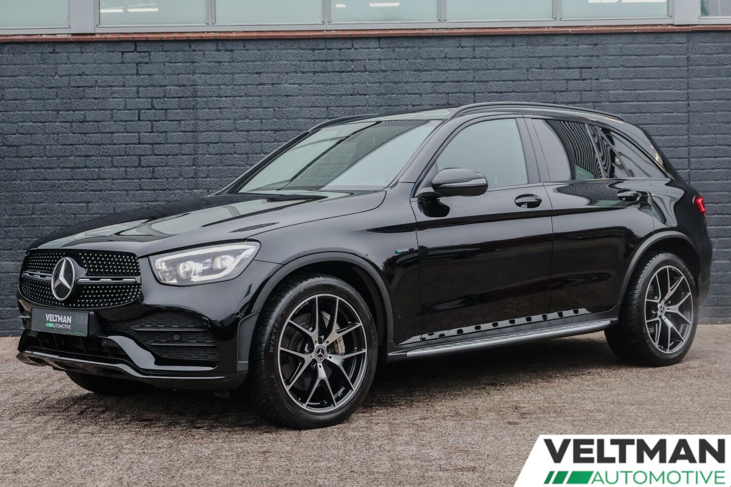 Mercedes-Benz GLC-klasse - 300e 4MATIC AMG LINE PANO TREKHAAK LUCHTVERING CARBON 20INCH - AutoWereld.nl