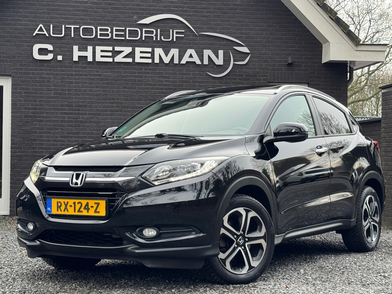 Honda HR-V - 1.5 i-VTEC Executive Panoramadak Camera Trekhaak Keyless - AutoWereld.nl