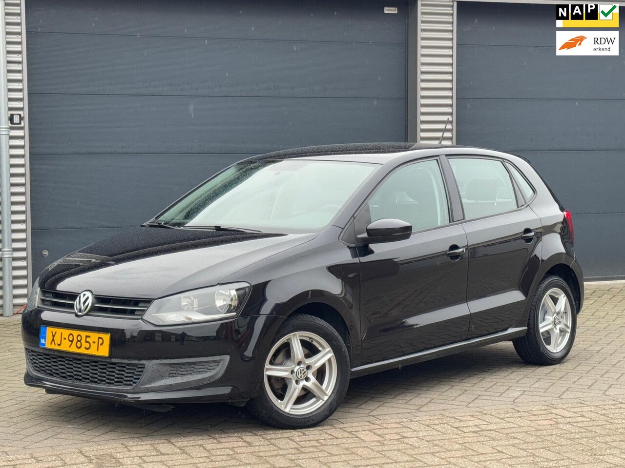 Volkswagen Polo - 1.2-12V Sportline 1.2-12V Sportline, 5 deurs, navigatie, airco, lichtmetalen velgen, zwart metallic - AutoWereld.nl