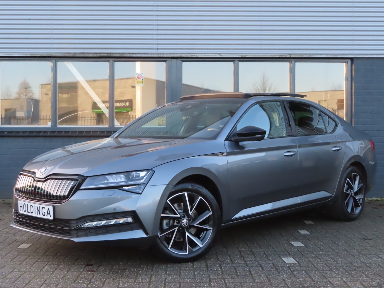 Skoda Superb - 1.4 TSI iV Sportline Business | panoramisch dak | elektrisch verstelbare voorstoelen met g - AutoWereld.nl