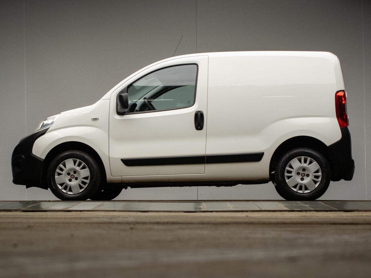 Fiat Fiorino - 1.4 SX Sport (NAVI,PDC,CRUISE,NIEUWE APK,LED,BENZINE UITVOERING) - AutoWereld.nl