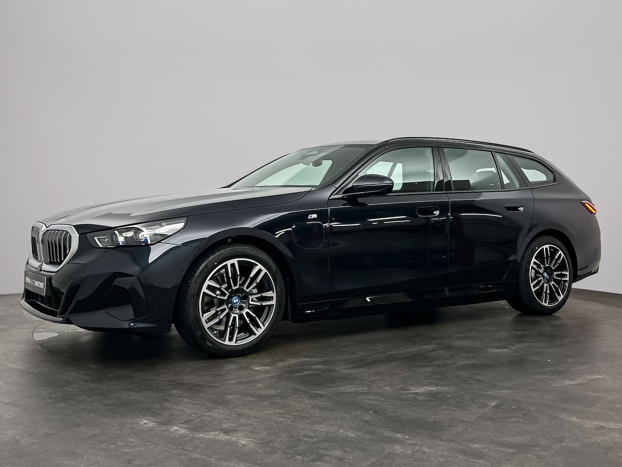 BMW 5-serie Touring - 530e Glazen Panoramadak | Innovation Pack | Driving Assistant Plus - AutoWereld.nl