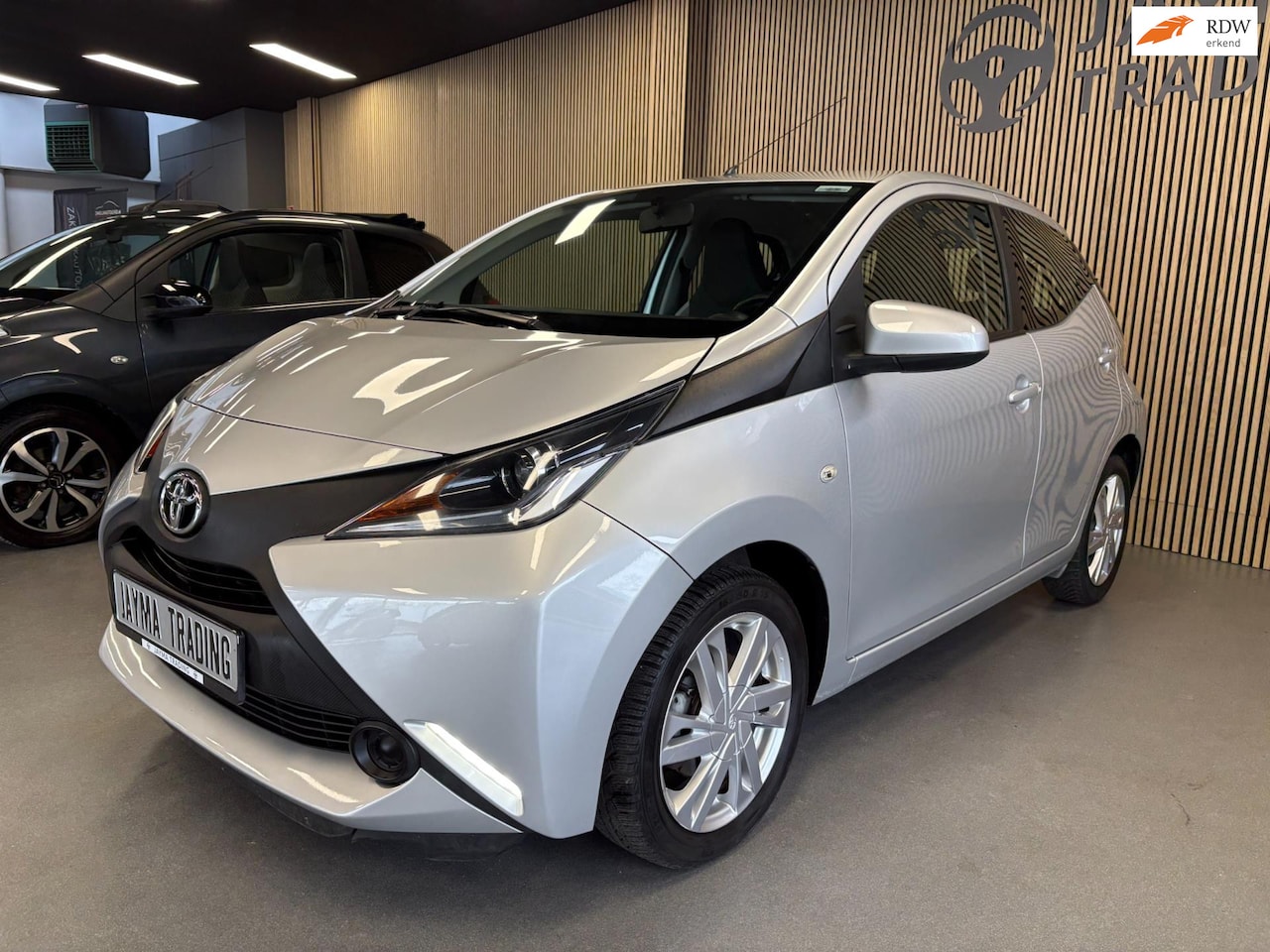 Toyota Aygo - 1.0 VVT-i x-play 1.0 VVT-i x-play - AutoWereld.nl