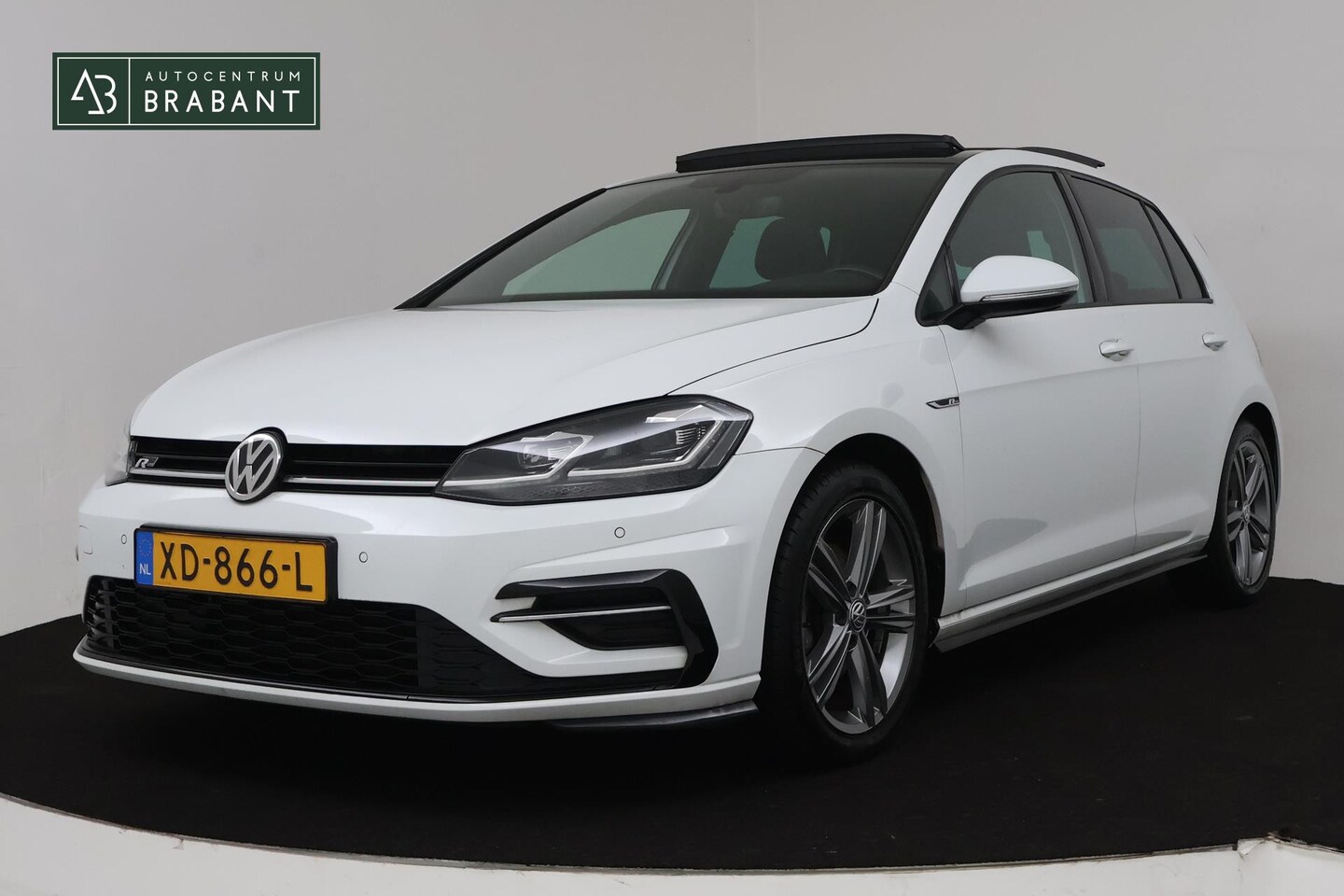 Volkswagen Golf - 1.5 TSI Highline Business R Automaat (VIRTUAL, PANORAMADAK, PDC, ADAPTIVE, NAVIGATIE, NL-A - AutoWereld.nl