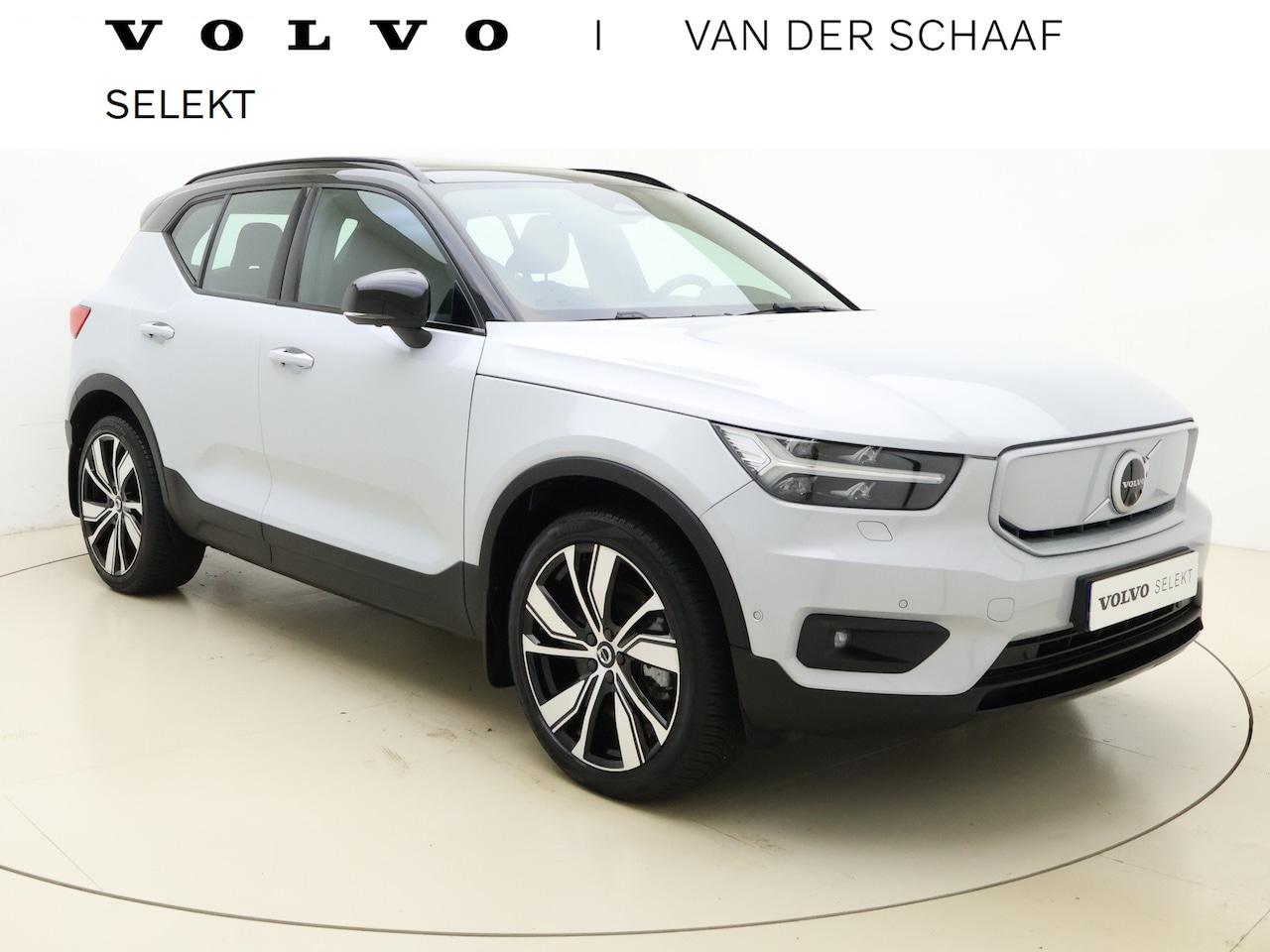 Volvo XC40 - Recharge Twin Pro 408pk / 20inch / Panoramisch dak / Blis / Trekhaak / Elek stoelen / Stoe - AutoWereld.nl