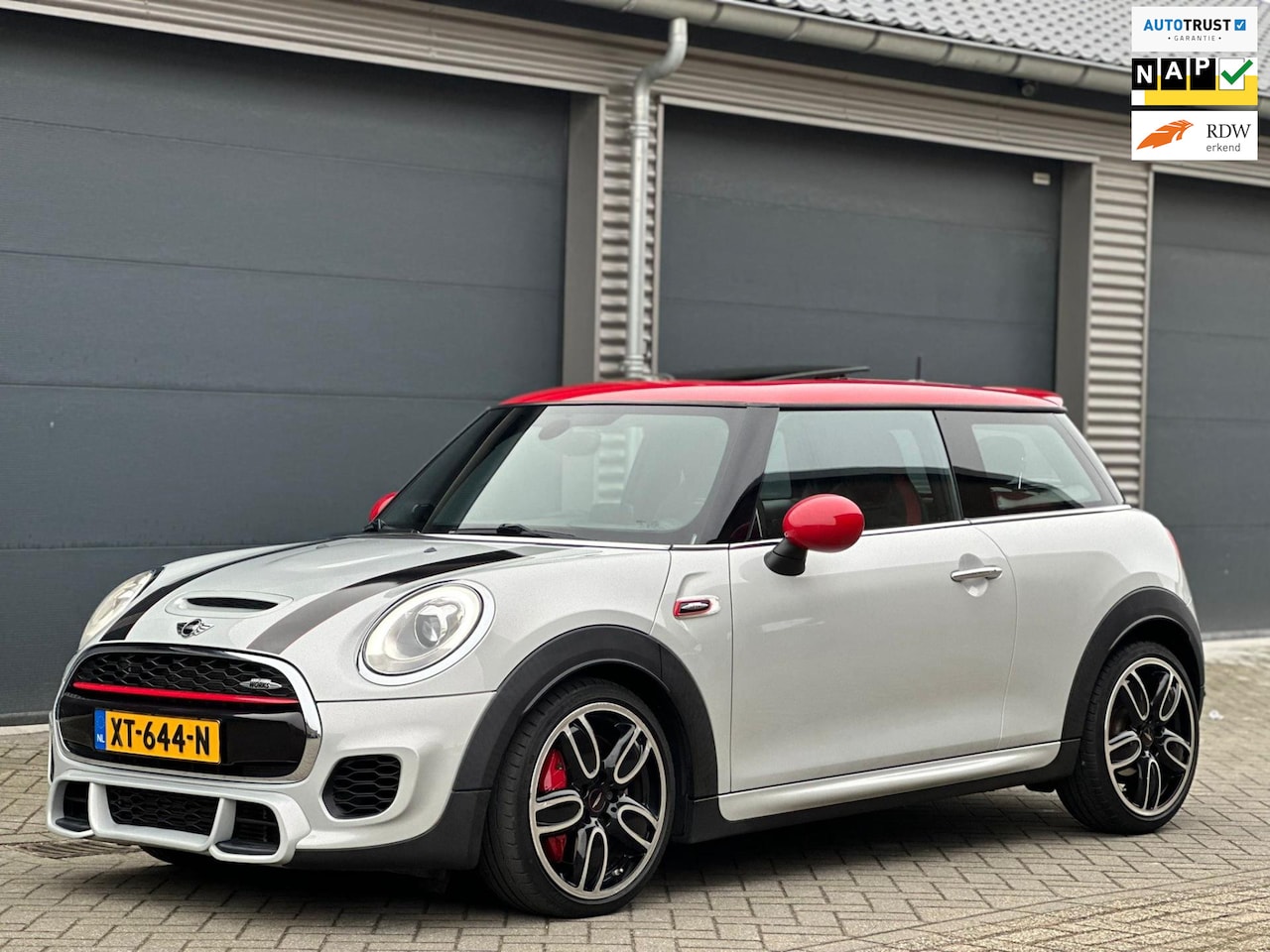 MINI John Cooper Works - Mini 2.0 231 pk Chili, panoramadak, 59000 km - AutoWereld.nl