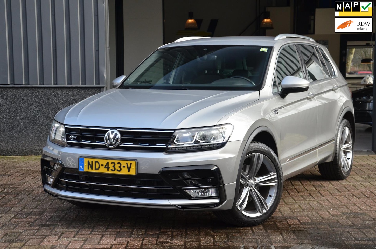 Volkswagen Tiguan - 1.4 TSI ACT 2x R-LINE|LED|CarPlay|ACC|DynAudio - AutoWereld.nl