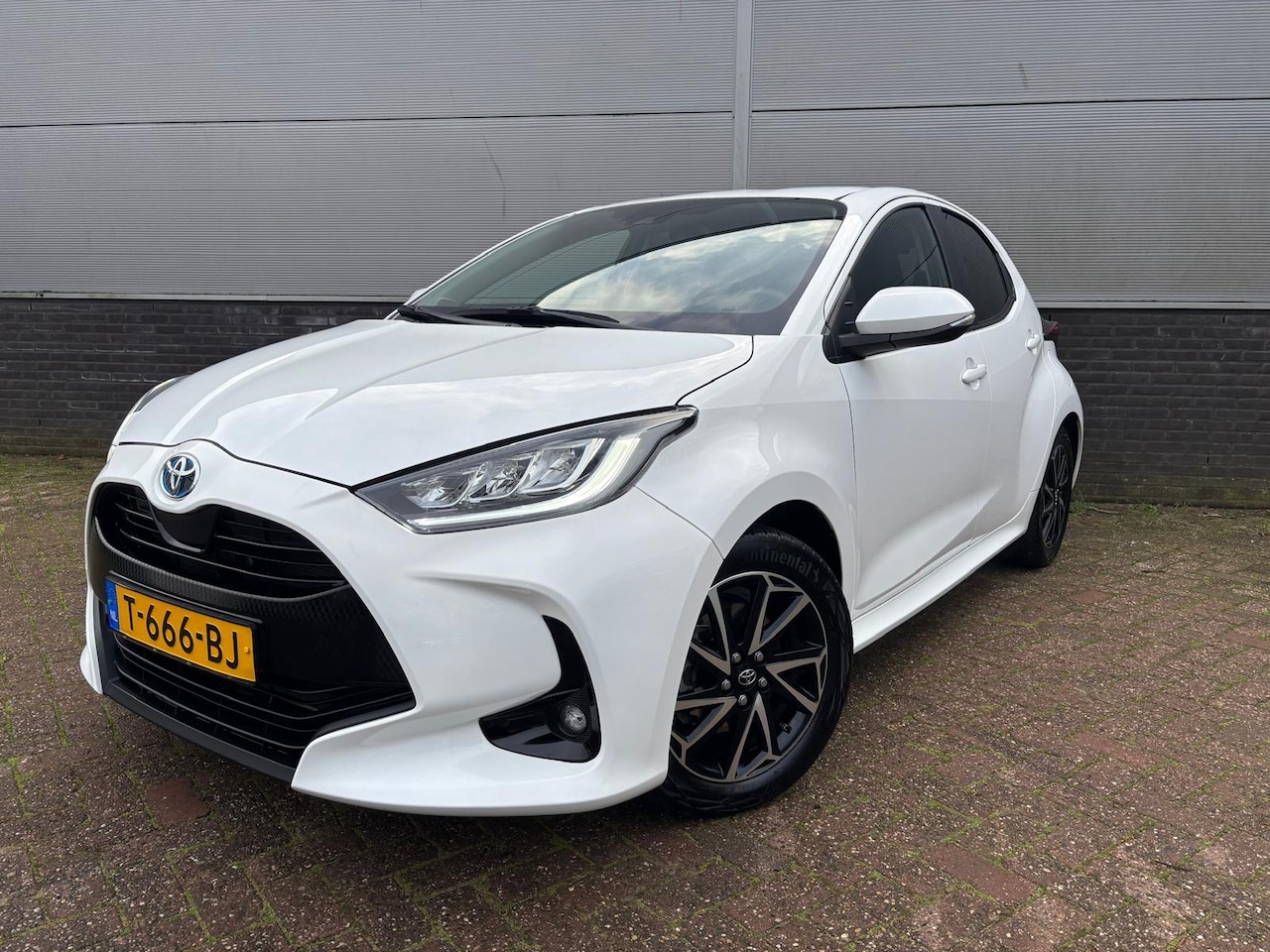 Toyota Yaris - 1.5 Hybrid Dynamic Limited Stoelverwarming - AutoWereld.nl