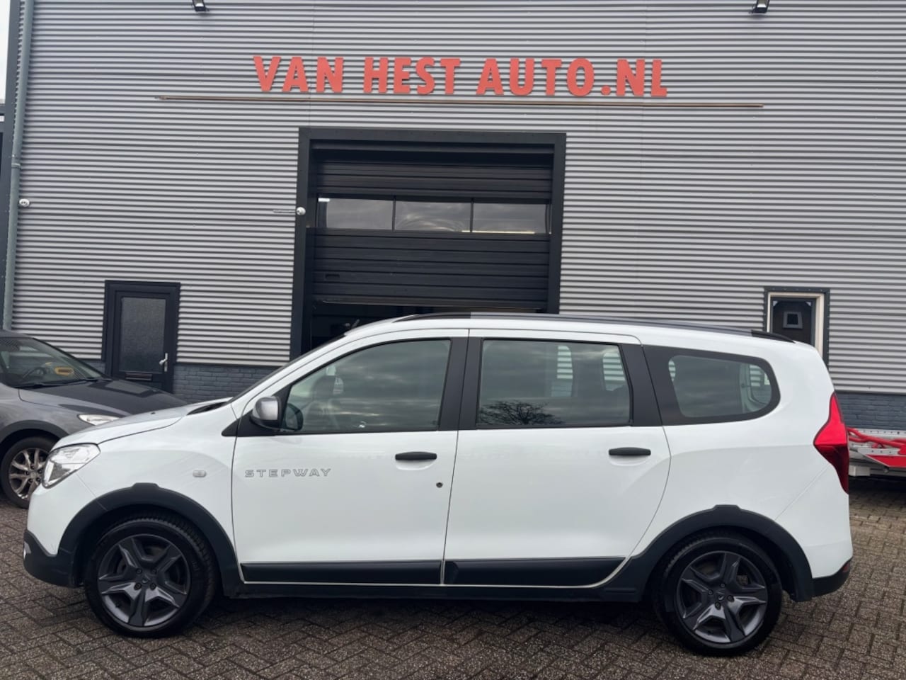 Dacia Lodgy - 1.2i Stepway | 3 MND GAR | AIRCO | NAVI | CRUISE CONTROL | - AutoWereld.nl