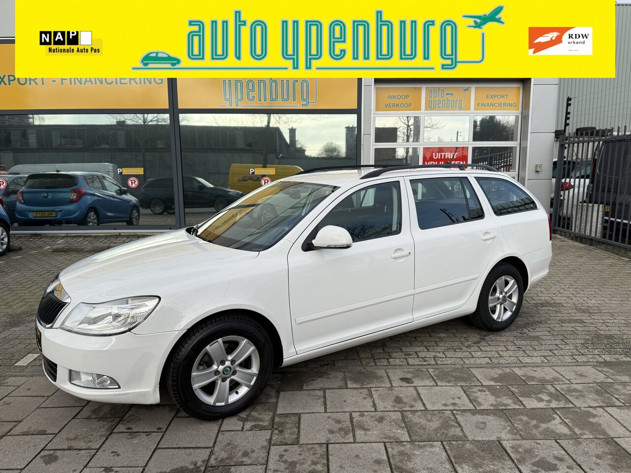 Skoda Octavia Combi - 1.2 TSI Comfort Automaat * 135.219 Km * Navi * Climatronic * Xenon * - AutoWereld.nl