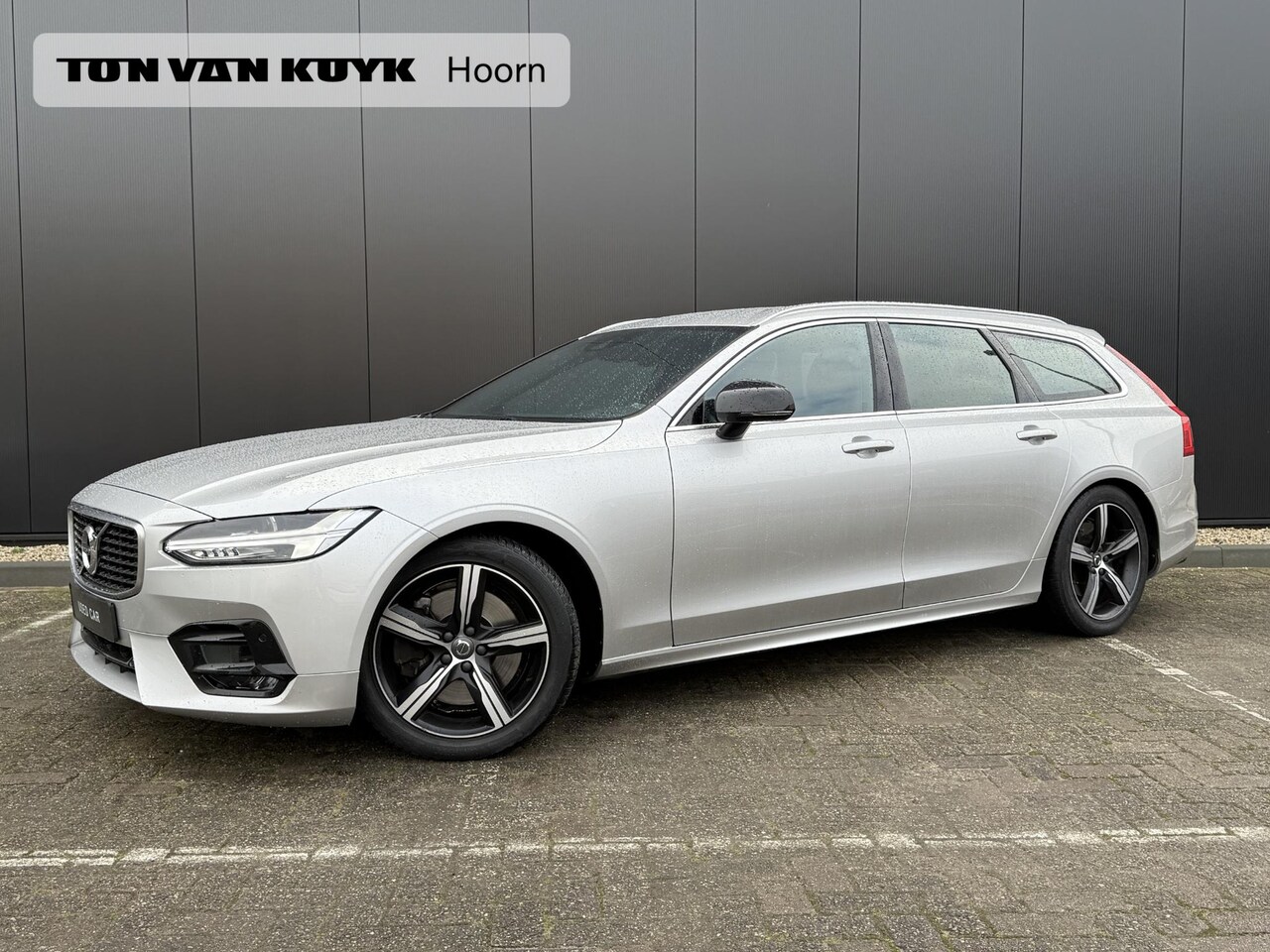 Volvo V90 - 2.0 T4 Business Sport / Automaat / NL-Auto / 1-Ste Eigenaar / Dealer-Onderhouden / R-Desig - AutoWereld.nl