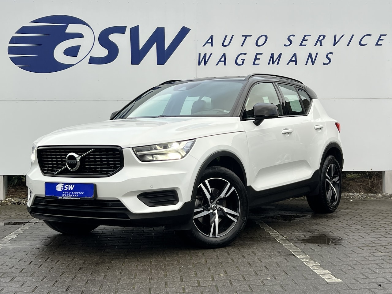 Volvo XC40 - 2.0 B4 AWD R-Design | Leder | Pano | Camera | LED - AutoWereld.nl