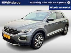 Volkswagen T-Roc - 1.5 TSI Style / Pano /Camera / Virtual cockpit/ Afn trekhaak/ Stoelverw / Parkeersensoren