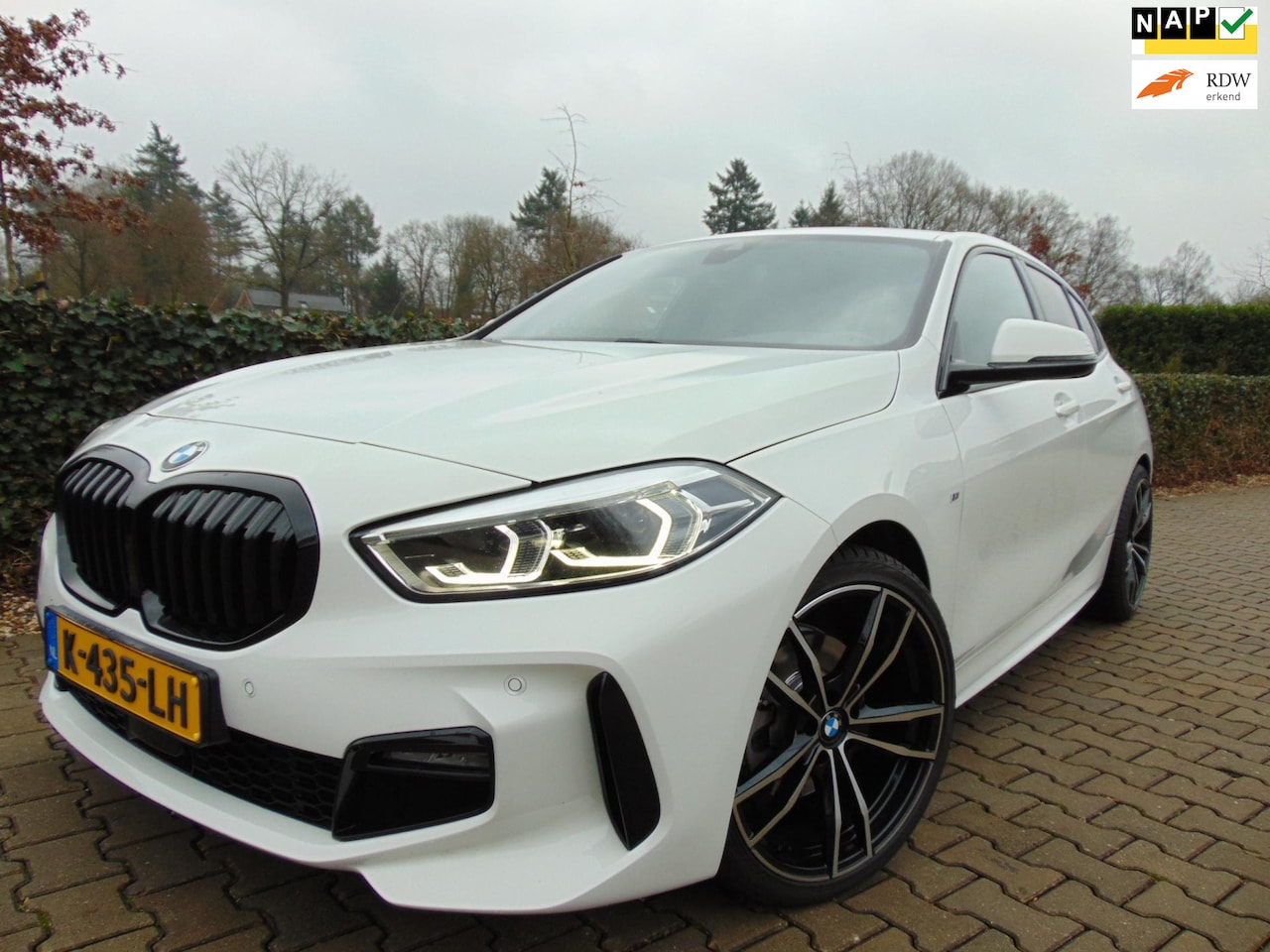 BMW 1-serie - 118i Executive Edition 118i Executive Edition , M Pakket , Automaat , 5-DRS. , Clima / Cruise / Carplay-Multimedi - AutoWereld.nl