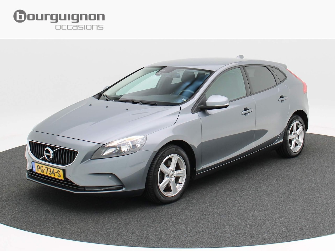 Volvo V40 - 2.0 T2 Momentum | Trekhaak | Stoel Verwarming | Airco | Navigatiesysteem | Bluetooth | Cru - AutoWereld.nl