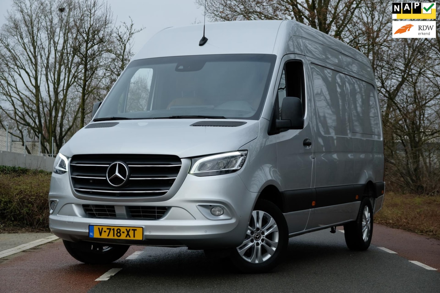 Mercedes-Benz Sprinter - 319 3.0 CDI L2H2 |6 Cilinder/1e Eig UNIEK VOLLE BUS| *Leder/360° Camera* - AutoWereld.nl