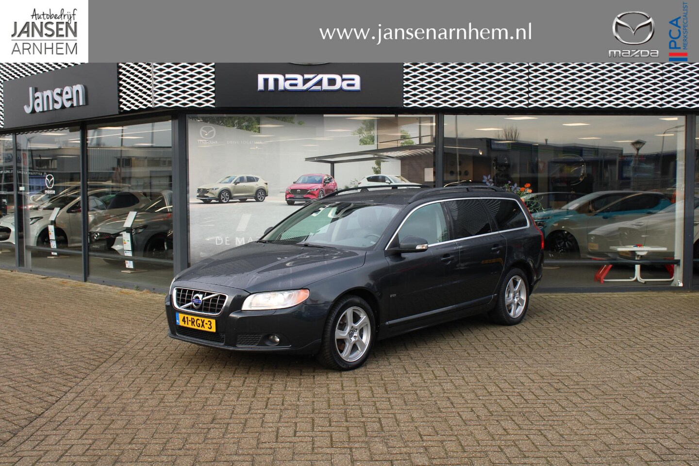 Volvo V70 - 1.6 T4 Limited Edition 1.6 T4 Limited Edition , Automaat, Trekhaak, Leder, All Season, LMV 17 Inch, PDC, Clima, C - AutoWereld.nl