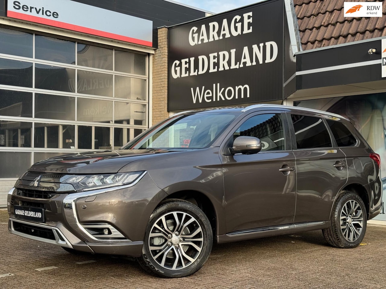 Mitsubishi Outlander - 2.4 PHEV Intense+ | Volleder | Bi-Xenon | Full-Led | Navi | Camera | Cruise | Climate | Fu - AutoWereld.nl