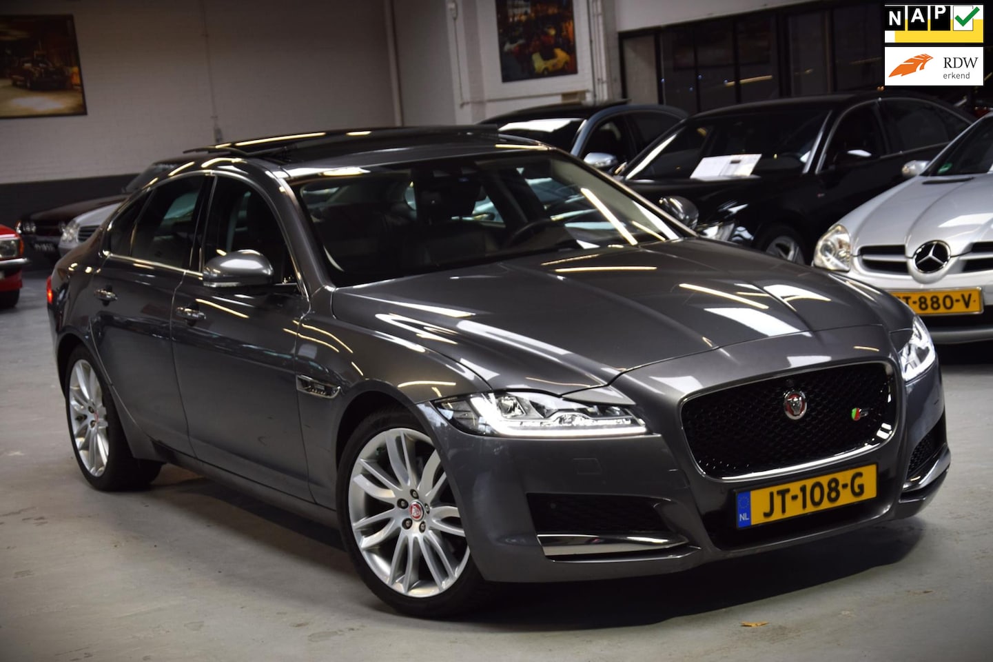 Jaguar XF Portfolio - 2.0d *Portfolio* Navi|Panoramadak|Keyless-entry|Head-up|Leder|Meridian|360 view - AutoWereld.nl