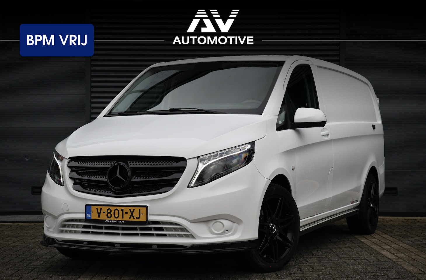 Mercedes-Benz Vito - 111 CDI Lang | AMG Edition | LED Koplampen | Navigatie | Camera | Trekhaak | Airco | 3-Zit - AutoWereld.nl