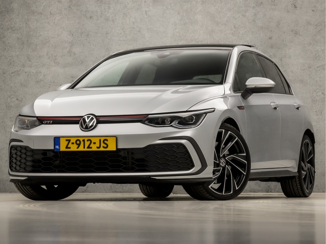 Volkswagen Golf - 2.0 TSI GTI 245Pk Automaat (FULL OPTION, SCHUIFDAK, APPLE CARPLAY, GROOT NAVI, SFEERVERLIC - AutoWereld.nl