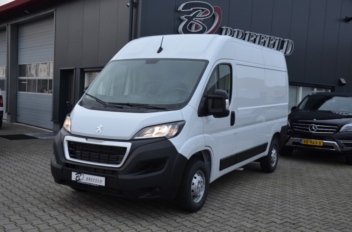 Peugeot Boxer - 2.2 Blue HDI  140PK  3300  Apple carplay *NIEUW* - AutoWereld.nl