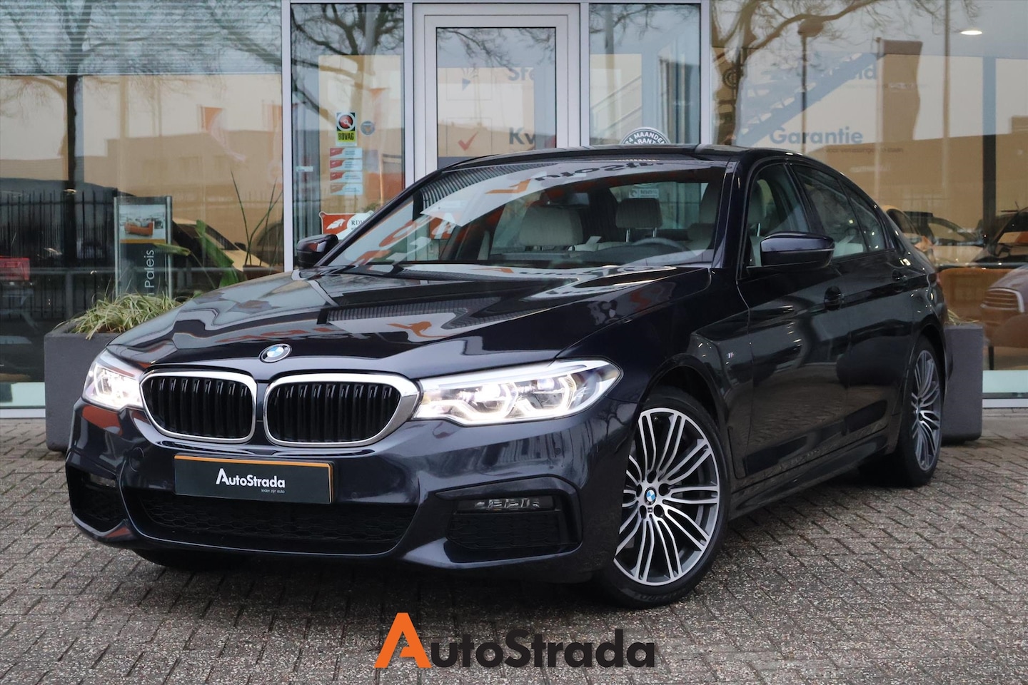 BMW 5-serie - (g30) 520i M-SPORT 184pk | Carplay | Memory | Camera | Navi | LED | Sfeer | Leder - AutoWereld.nl