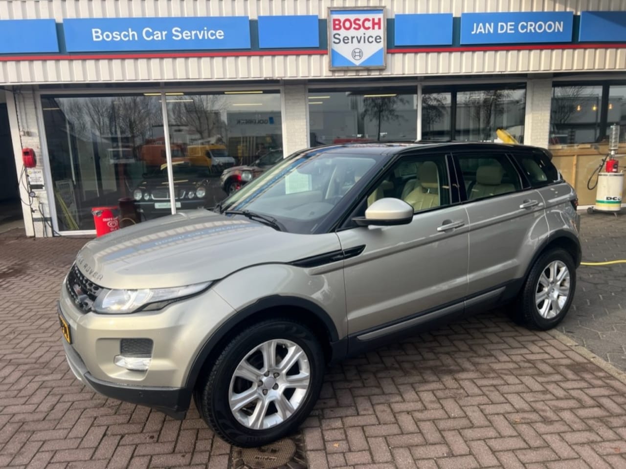 Land Rover Range Rover Evoque - 2.2 TD4 150pk 4wd PURE NL-auto 3e eig. 123.00km NAP GLASDAK #HAN - AutoWereld.nl