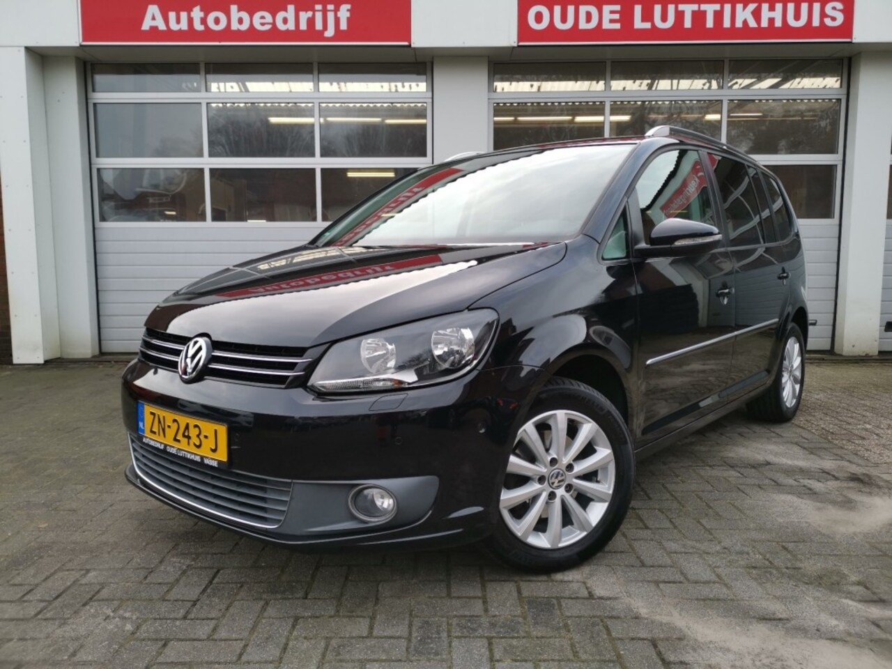 Volkswagen Touran - 1.4TSI 140PK Highline Camera Cruise Trekhaak - AutoWereld.nl