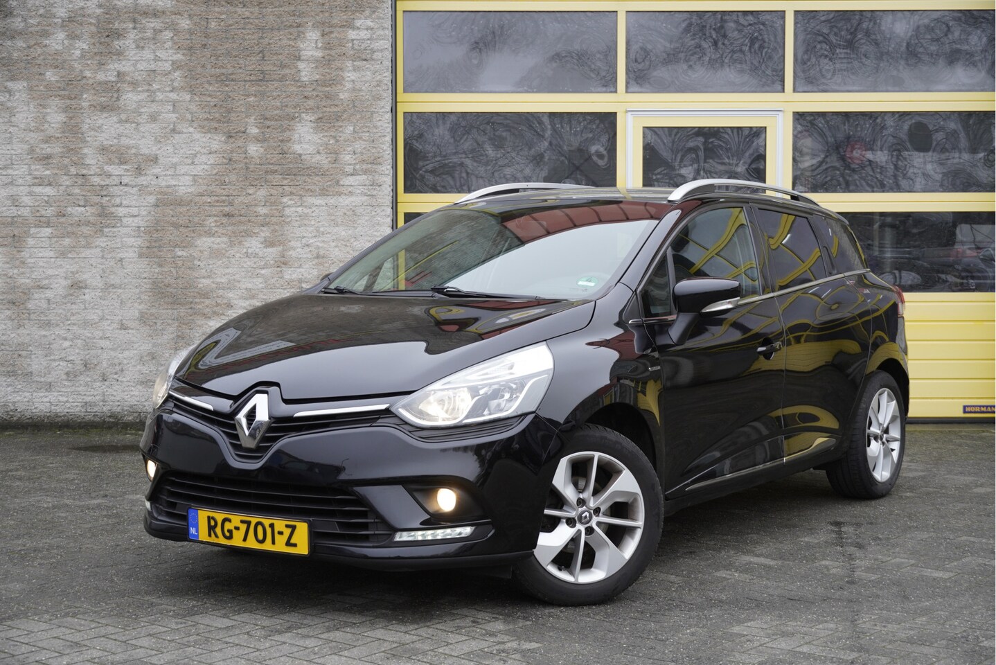 Renault Clio Estate - 0.9 TCe Limited BJ2018 Lmv 16" | Led | Pdc | Navi | Airco | Cruise control | Extra getint - AutoWereld.nl